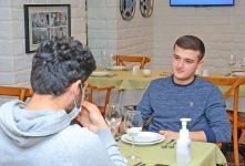 Paytaxt restoranları sanitar-epidemioloji qaydalara necə riayət edir (FOTOREPORTAJ)