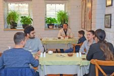 Paytaxt restoranları sanitar-epidemioloji qaydalara necə riayət edir (FOTOREPORTAJ)