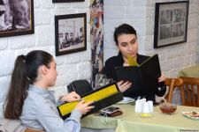 Paytaxt restoranları sanitar-epidemioloji qaydalara necə riayət edir (FOTOREPORTAJ)