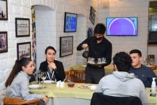 Paytaxt restoranları sanitar-epidemioloji qaydalara necə riayət edir (FOTOREPORTAJ)