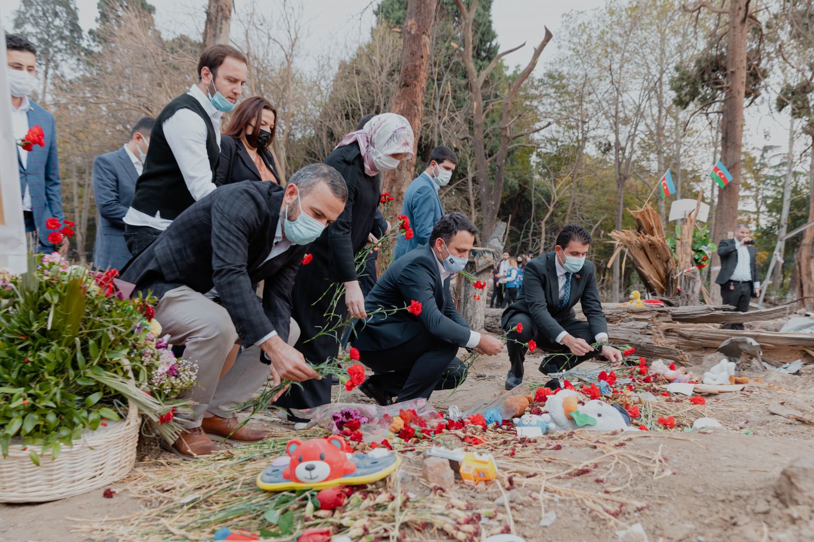 Türkiyə Gənclər Fondu Bərdə və Gəncə terrorunun nəticələri ilə yerində tanış olub (FOTO)