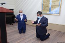 Əsir düşmüş erməni adventist Bakıda ibadət evində dua edib (FOTO)