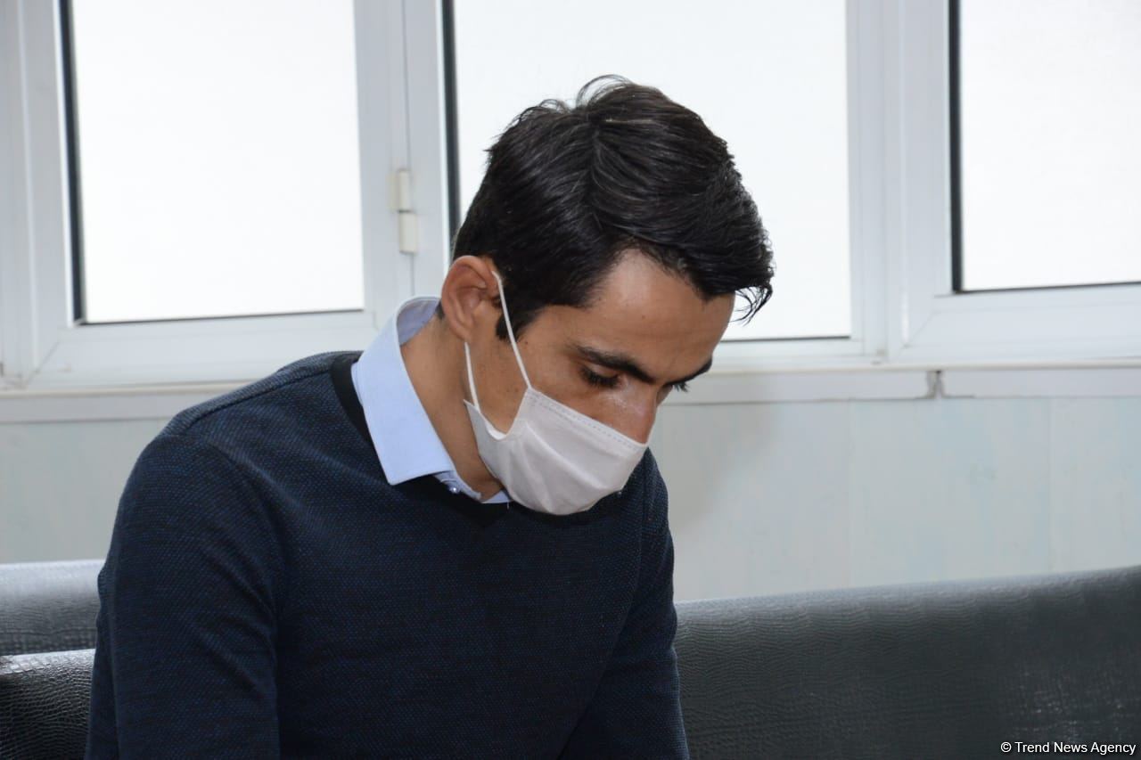 Əsir düşmüş erməni adventist Bakıda ibadət evində dua edib (FOTO)