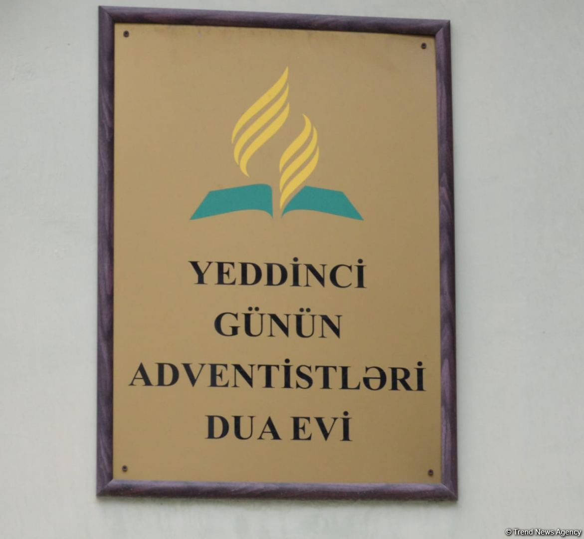 Əsir düşmüş erməni adventist Bakıda ibadət evində dua edib (FOTO)