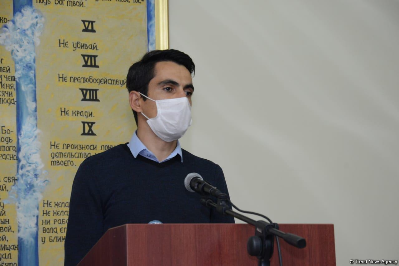 Əsir düşmüş erməni adventist Bakıda ibadət evində dua edib (FOTO)