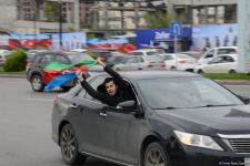 Bakıda Qələbə sevinci: Xalqımız Şuşanın azad olunmasını böyük coşqu ilə qeyd edir (FOTO/VİDEO)