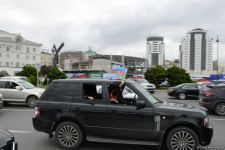 Bakıda Qələbə sevinci: Xalqımız Şuşanın azad olunmasını böyük coşqu ilə qeyd edir (FOTO/VİDEO)