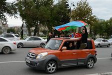 Bakıda Qələbə sevinci: Xalqımız Şuşanın azad olunmasını böyük coşqu ilə qeyd edir (FOTO/VİDEO)