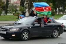 Bakıda Qələbə sevinci: Xalqımız Şuşanın azad olunmasını böyük coşqu ilə qeyd edir (FOTO/VİDEO)