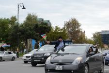 Bakıda Qələbə sevinci: Xalqımız Şuşanın azad olunmasını böyük coşqu ilə qeyd edir (FOTO/VİDEO)