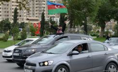 Bakıda Qələbə sevinci: Xalqımız Şuşanın azad olunmasını böyük coşqu ilə qeyd edir (FOTO/VİDEO)