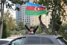 Bakıda Qələbə sevinci: Xalqımız Şuşanın azad olunmasını böyük coşqu ilə qeyd edir (FOTO/VİDEO)