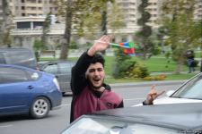 Bakıda Qələbə sevinci: Xalqımız Şuşanın azad olunmasını böyük coşqu ilə qeyd edir (FOTO/VİDEO)