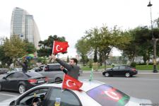 Bakıda Qələbə sevinci: Xalqımız Şuşanın azad olunmasını böyük coşqu ilə qeyd edir (FOTO/VİDEO)