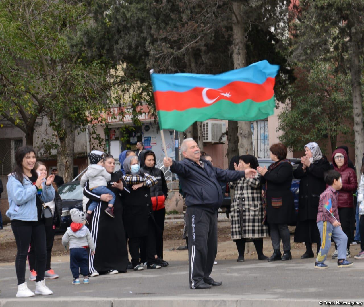 Bakıda Qələbə sevinci: Xalqımız Şuşanın azad olunmasını böyük coşqu ilə qeyd edir (FOTO/VİDEO)