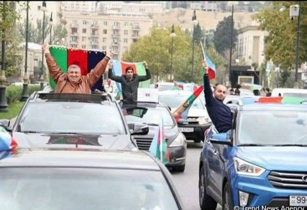 Azərbaycan Qələbəsini və ədalətin bərpasını qeyd edir (FOTO)