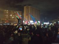 Paytaxt sakinləri tarixi Qələbəni qeyd edir (FOTO/VİDEO)