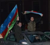 Paytaxt sakinləri tarixi Qələbəni qeyd edir (FOTO/VİDEO)