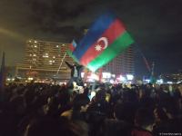 Paytaxt sakinləri tarixi Qələbəni qeyd edir (FOTO/VİDEO)