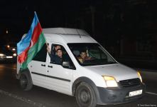 Paytaxt sakinləri tarixi Qələbəni qeyd edir (FOTO/VİDEO)