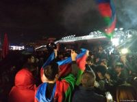 Paytaxt sakinləri tarixi Qələbəni qeyd edir (FOTO/VİDEO)