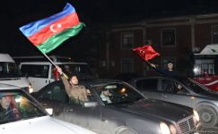 Paytaxt sakinləri tarixi Qələbəni qeyd edir (FOTO/VİDEO)