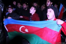 Bakı sakinləri səhərədək qələbəni qeyd etdilər (FOTO/VİDEO)