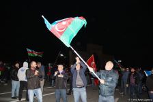 Bakı sakinləri səhərədək qələbəni qeyd etdilər (FOTO/VİDEO)