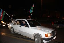Bakı sakinləri səhərədək qələbəni qeyd etdilər (FOTO/VİDEO)