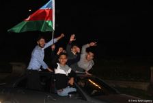 Bakı sakinləri səhərədək qələbəni qeyd etdilər (FOTO/VİDEO)
