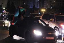 Bakı sakinləri səhərədək qələbəni qeyd etdilər (FOTO/VİDEO)