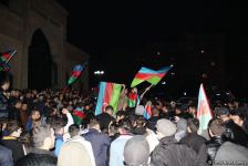 Bakı sakinləri səhərədək qələbəni qeyd etdilər (FOTO/VİDEO)