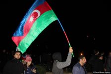 Bakı sakinləri səhərədək qələbəni qeyd etdilər (FOTO/VİDEO)