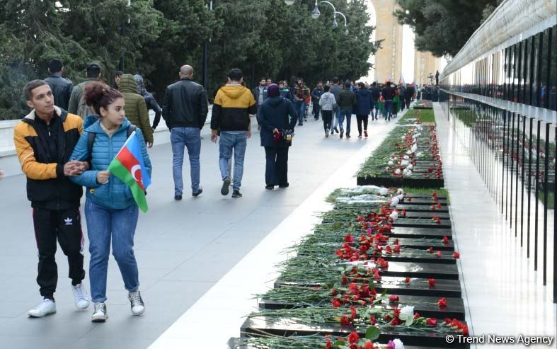 Azərbaycan Qələbəsini və ədalətin bərpasını qeyd edir (FOTO)