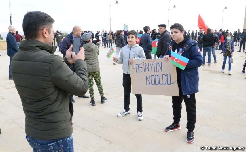 Azərbaycan Qələbəsini və ədalətin bərpasını qeyd edir (FOTO)