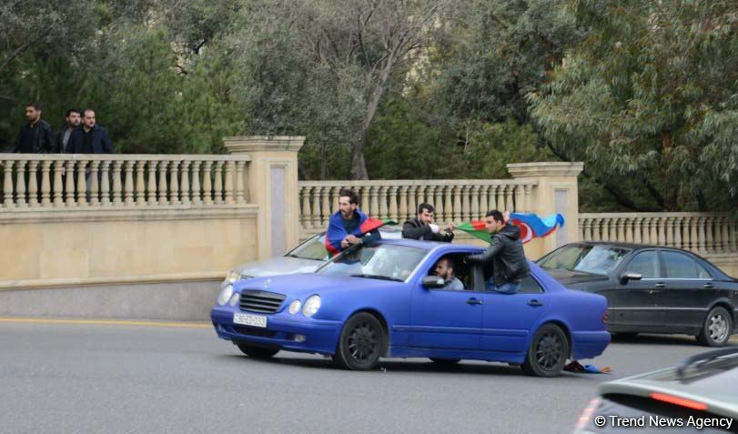 Azərbaycan Qələbəsini və ədalətin bərpasını qeyd edir (FOTO)
