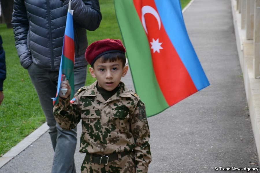Azərbaycan Qələbəsini və ədalətin bərpasını qeyd edir (FOTO)