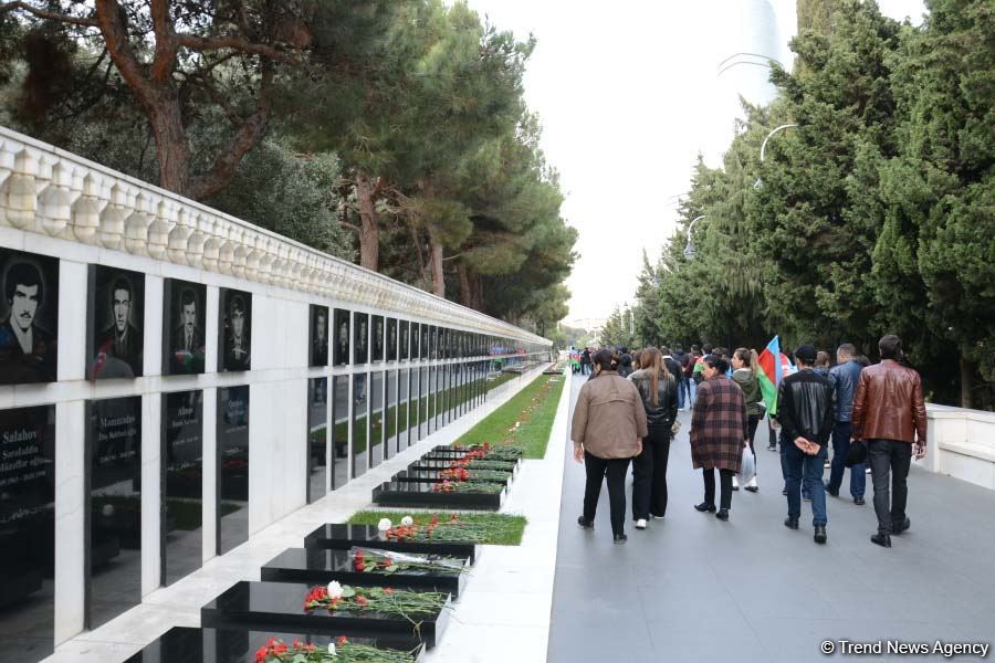 Azərbaycan Qələbəsini və ədalətin bərpasını qeyd edir (FOTO)