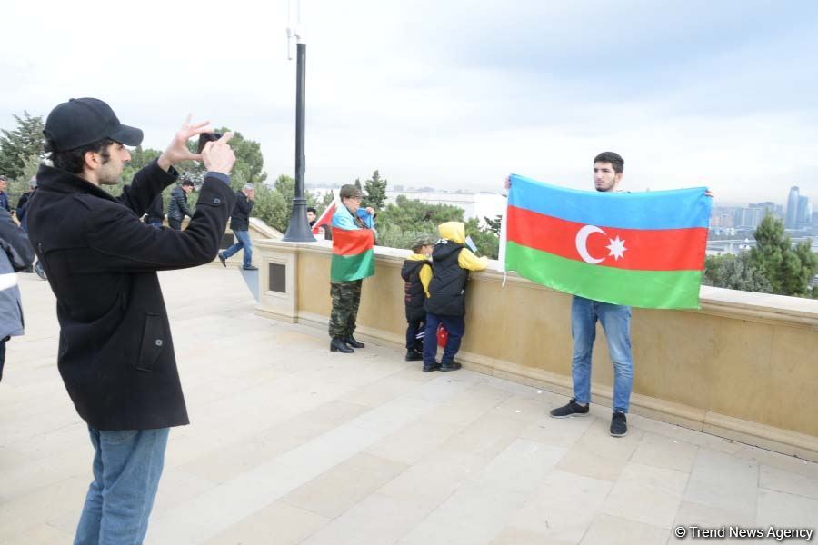 Azərbaycan Qələbəsini və ədalətin bərpasını qeyd edir (FOTO)