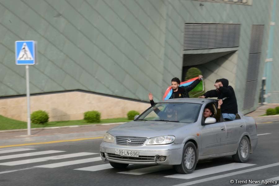 Azərbaycan Qələbəsini və ədalətin bərpasını qeyd edir (FOTO)