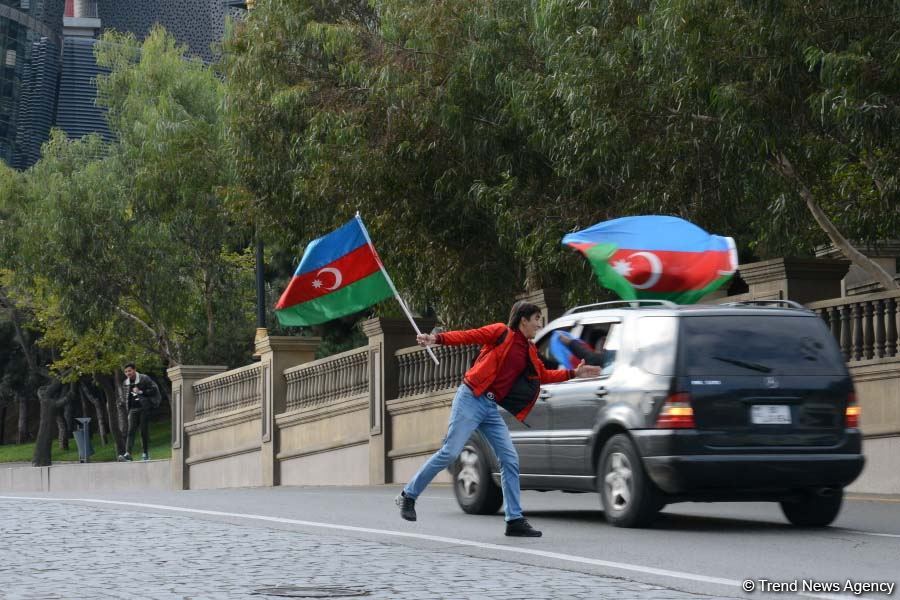 Azərbaycan Qələbəsini və ədalətin bərpasını qeyd edir (FOTO)