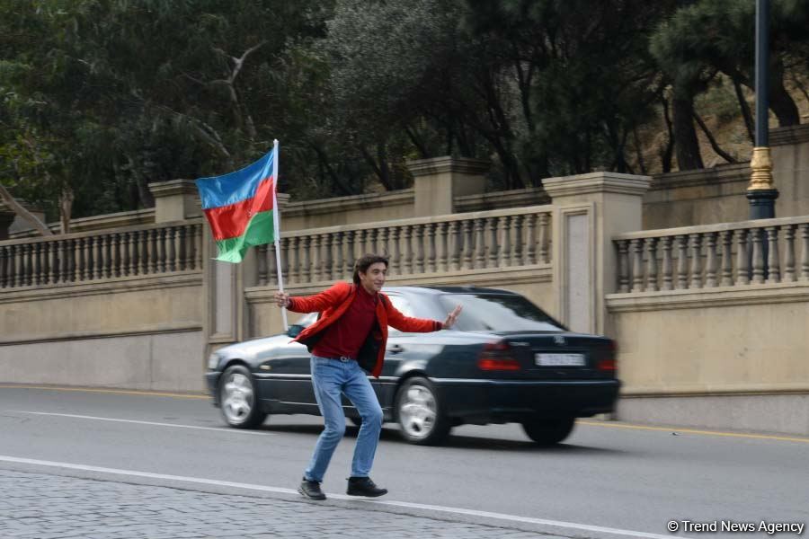 Azərbaycan Qələbəsini və ədalətin bərpasını qeyd edir (FOTO)