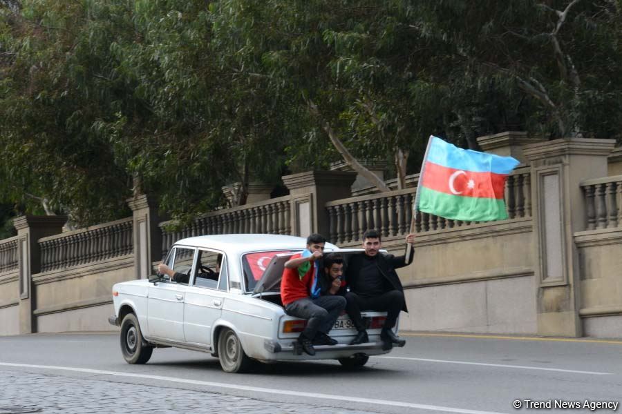 Azərbaycan Qələbəsini və ədalətin bərpasını qeyd edir (FOTO)