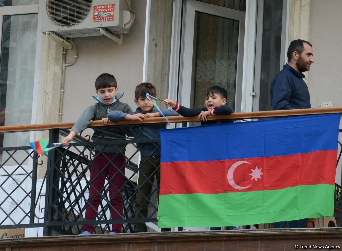 Azərbaycan Qələbəsini və ədalətin bərpasını qeyd edir (FOTO)