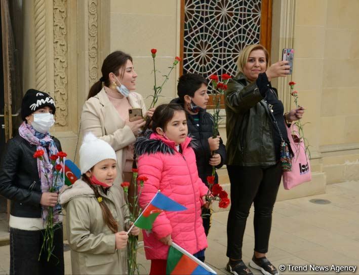 Azərbaycan Qələbəsini və ədalətin bərpasını qeyd edir (FOTO)