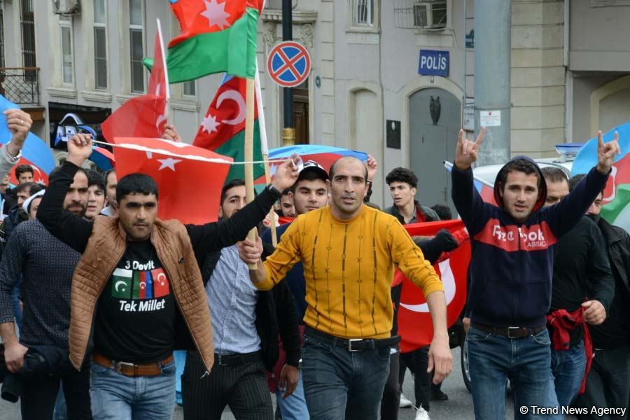 Azərbaycan Qələbəsini və ədalətin bərpasını qeyd edir (FOTO)