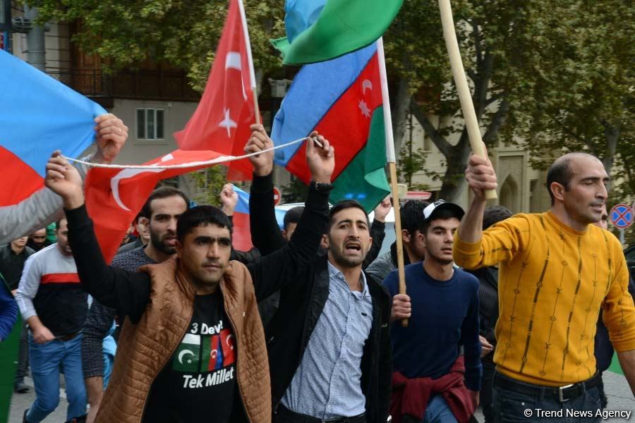 Azərbaycan Qələbəsini və ədalətin bərpasını qeyd edir (FOTO)