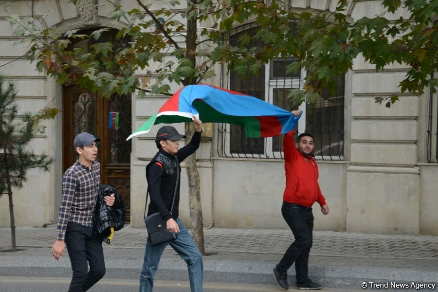 Azərbaycan Qələbəsini və ədalətin bərpasını qeyd edir (FOTO)