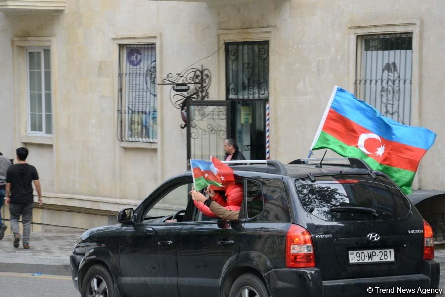 Azərbaycan Qələbəsini və ədalətin bərpasını qeyd edir (FOTO)