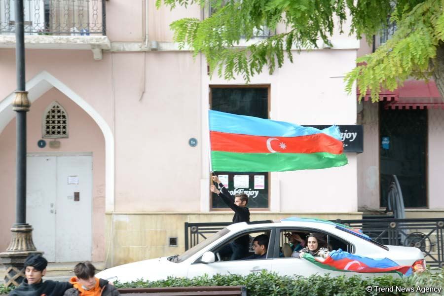 Azərbaycan Qələbəsini və ədalətin bərpasını qeyd edir (FOTO)